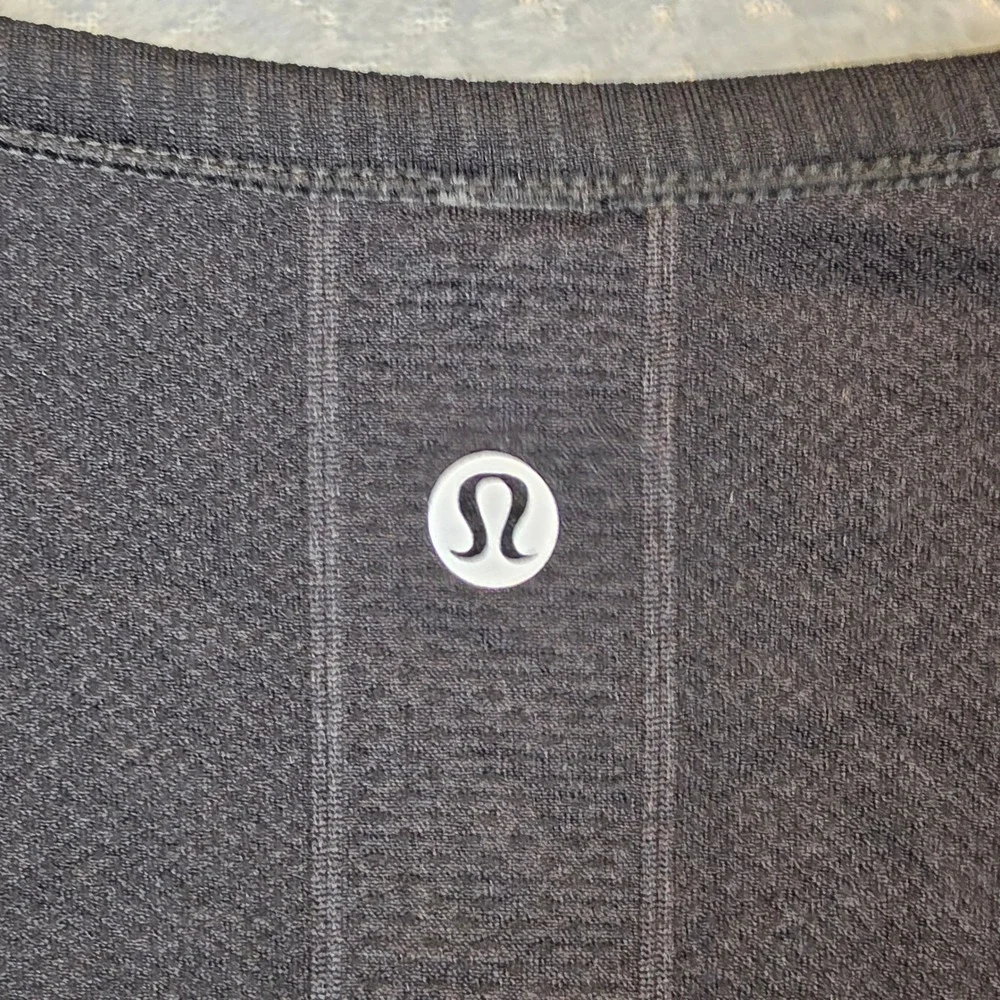 Lululemon Swiftly Tech Long Sleeve 2.0 Black Shirt Size 10 Thumbholes Activewear